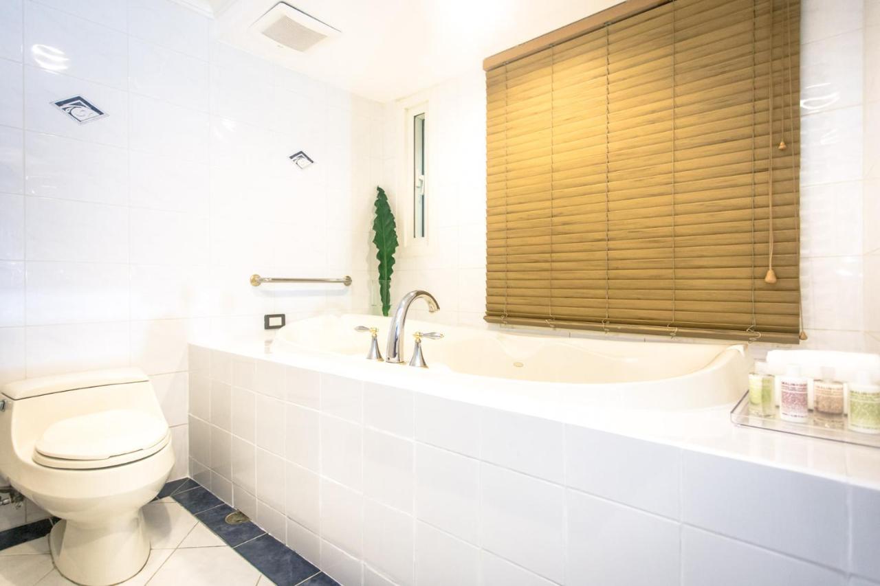 Fraser Place Manila Makati City Екстер'єр фото